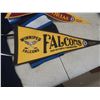 Image 2 : 4 Winnipeg Jets Hockey Items – Pennants and 4XL Reebok Jersey