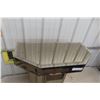 Image 2 : Mirrored Stand – 29" × 13" × 25½"