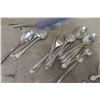 Image 7 : 1881 Rogers Silverplate Flatware