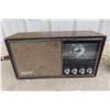 Image 5 : 2 Lloyd's AM/FM tabletop  Radio - Midcentury