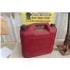 Image 2 : 2 Gas cans and 36" Farm Jack