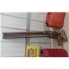 Image 3 : 2 Gas cans and 36" Farm Jack