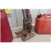 Image 4 : 2 Gas cans and 36" Farm Jack