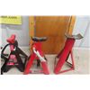 Image 4 : 4 Jack Stands and Mechanics Creeper