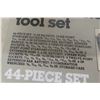 Image 4 : Craftsman 44-Piece Socket and Wrench Set