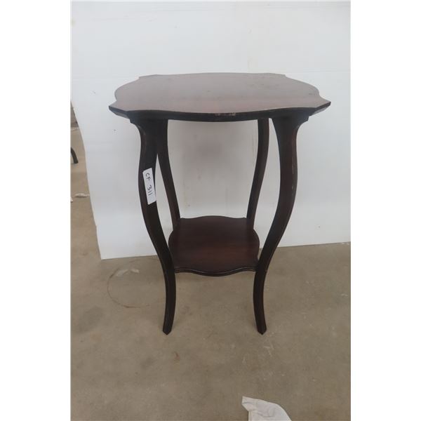 Parlor Stand – 30" × 20" × 20"