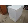 Image 2 : Frigidaire Deep Freeze with 2 Baskets – 34"H × 35" × 21½"