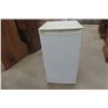 Image 1 : Danby Bar Fridge and Freezer – 33" × 18" × 18"