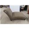 Image 1 : Modern Chaise Lounge