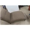 Image 2 : Modern Chaise Lounge
