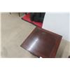 Image 5 : 2x Pedestal Stands, 18" × 18" × 18" 