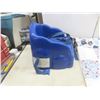 Image 4 : 4 Kids Blankets, Snoopy, Tigger & Booster Seat