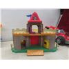 Image 10 : Fisher Price Castle, Zoo, Rescue Heroes Fire Truck, Lift'n Deliver Lower Fire Truck +