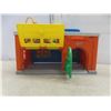 Image 22 : Fisher Price Castle, Zoo, Rescue Heroes Fire Truck, Lift'n Deliver Lower Fire Truck +