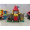 Image 5 : Fisher Price Castle, Zoo, Rescue Heroes Fire Truck, Lift'n Deliver Lower Fire Truck +