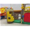 Image 8 : Fisher Price Castle, Zoo, Rescue Heroes Fire Truck, Lift'n Deliver Lower Fire Truck +