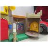 Image 9 : Fisher Price Castle, Zoo, Rescue Heroes Fire Truck, Lift'n Deliver Lower Fire Truck +