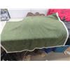 Image 3 : King Size Rose Pattern Comforter, Fleece Blanket & more