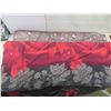 Image 8 : King Size Rose Pattern Comforter, Fleece Blanket & more
