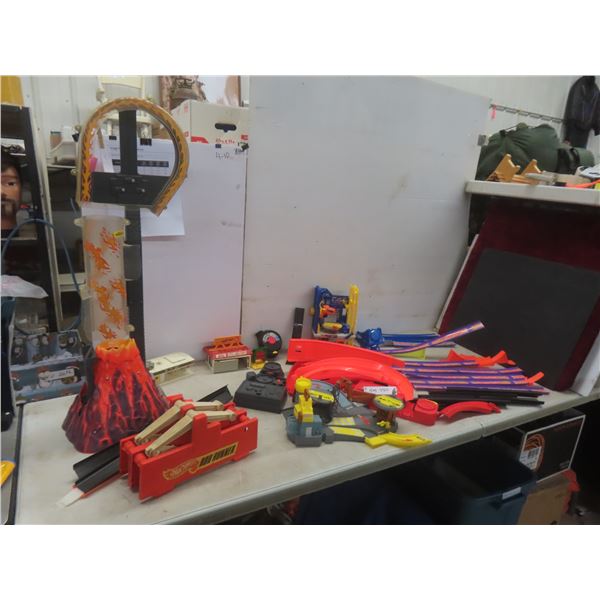 Hotwheels: Volcano Blowout, Rod Runner, Sizzlers Power Pit 1970's, Tac & Tune Set, Tune Up Shop,