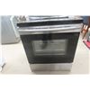Image 7 : Samsung Stainless Steel Range – Convection Bake and Broil, Warming Zone, Steam Clean