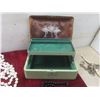 Image 2 : Fashion Jewelry: Beads, Necklaces and Jewelry Box