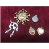 Image 6 : Fashion Jewelry: Beads, Necklaces and Jewelry Box