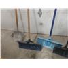Image 3 : Snow Shovels – Qty 4
