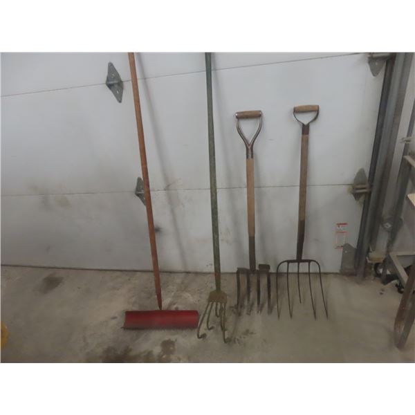 Hand Yard Tools – Qty 4: 2 Forks, Scuffle Hoe, and Rake