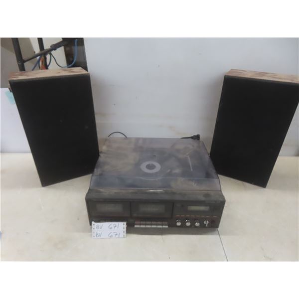 Realistic Turntable and Bookshelf Speakers