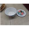 Image 11 : 3-Piece Pyrex Mixing Bowl Set, Corning Ware Baking Dish, Plastic Serving Plates, and More