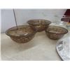 Image 3 : 3-Piece Pyrex Mixing Bowl Set, Corning Ware Baking Dish, Plastic Serving Plates, and More