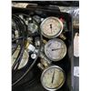 Image 3 : CASE OF PRESSURE GAUGES AND ACCESSORIES