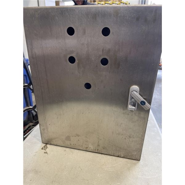 STAINLESS STEEL LOCKING BOX W/ KEY