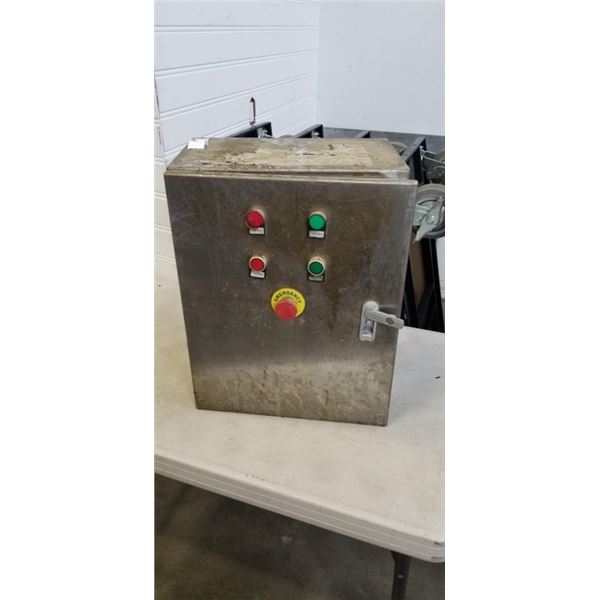 STAINLESS STEEL LOCKING BOX W/ KEY