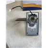 Image 2 : WEISER ELECTRONIC DOOR HANDLE