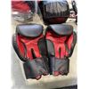 Image 3 : BOX OF MMA GLOVES AND SPARRING GLOVES