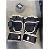 Image 5 : BOX OF MMA GLOVES AND SPARRING GLOVES