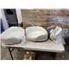 Image 1 : LOT OF 3 NEW DOG BEDS