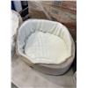 Image 3 : LOT OF 3 NEW DOG BEDS