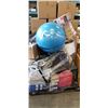 Image 1 : PALLET OF ABANDONED, LEFT BEHIND AUCTION ITEMS