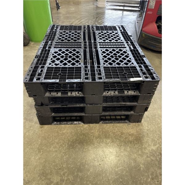 4 BLACK PLASTIC PALLETS