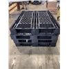 Image 2 : 4 BLACK PLASTIC PALLETS