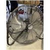 Image 4 : GARRISON SPACE HEATER AND FLOOR FAN AND CAT CARRIER