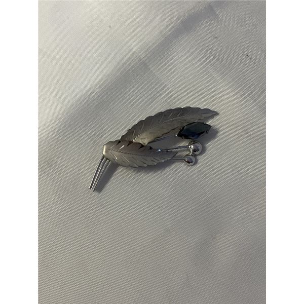 VINTAGE STERLING SILVER W/ BLACK ALASKAN DIAMOND STONE BROOCH, MARKED STERLING AND HALLMARK