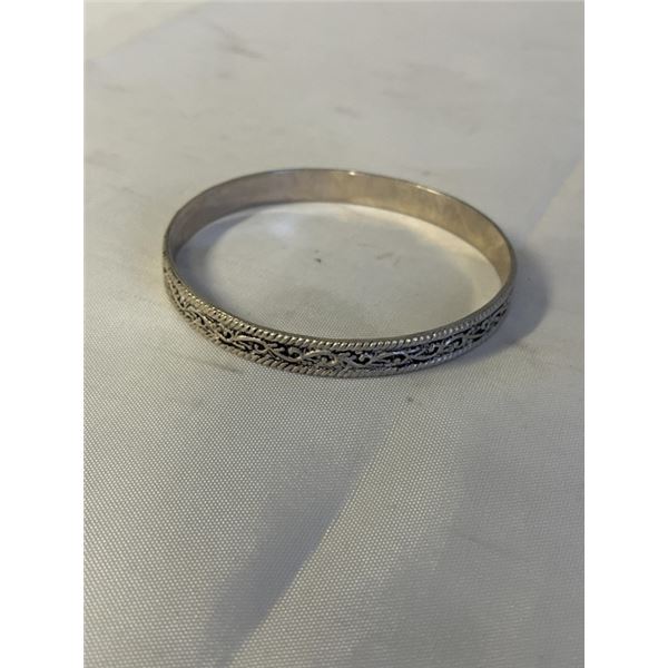HAND CRAFTED VINTAGE STERLING SILVER BANGLE, MARKED 925 2.5" DIAMETER