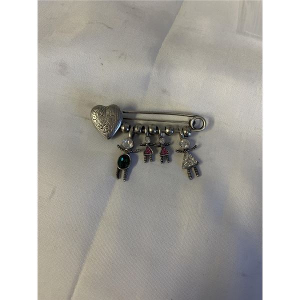 VINTAGE SILVER FAMILY DANGLING BROOCH, UNMARKED