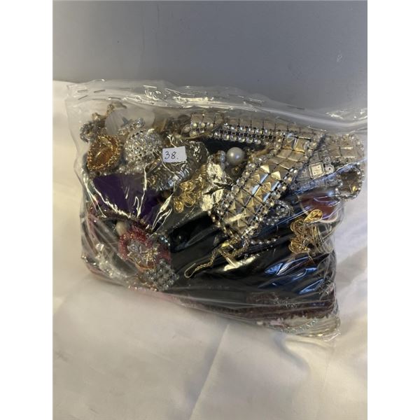 LARGE BAG OF MISC COSTUME JEWELRY, PARTS ETC