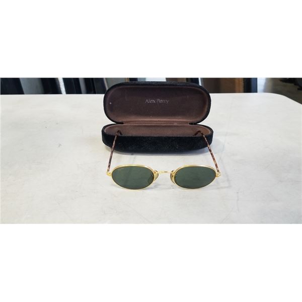 VINTAGE RAYBAN SUNGLASS W/ GOLD PLATED FRAME