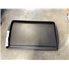 Image 5 : 2 COOKING GRIDDLE, THE ROCK AND NORDICWAVE, ONE IS REVERSIBLE, NEW BAMBOO CUTTING BOARD AND 4PC PLAS